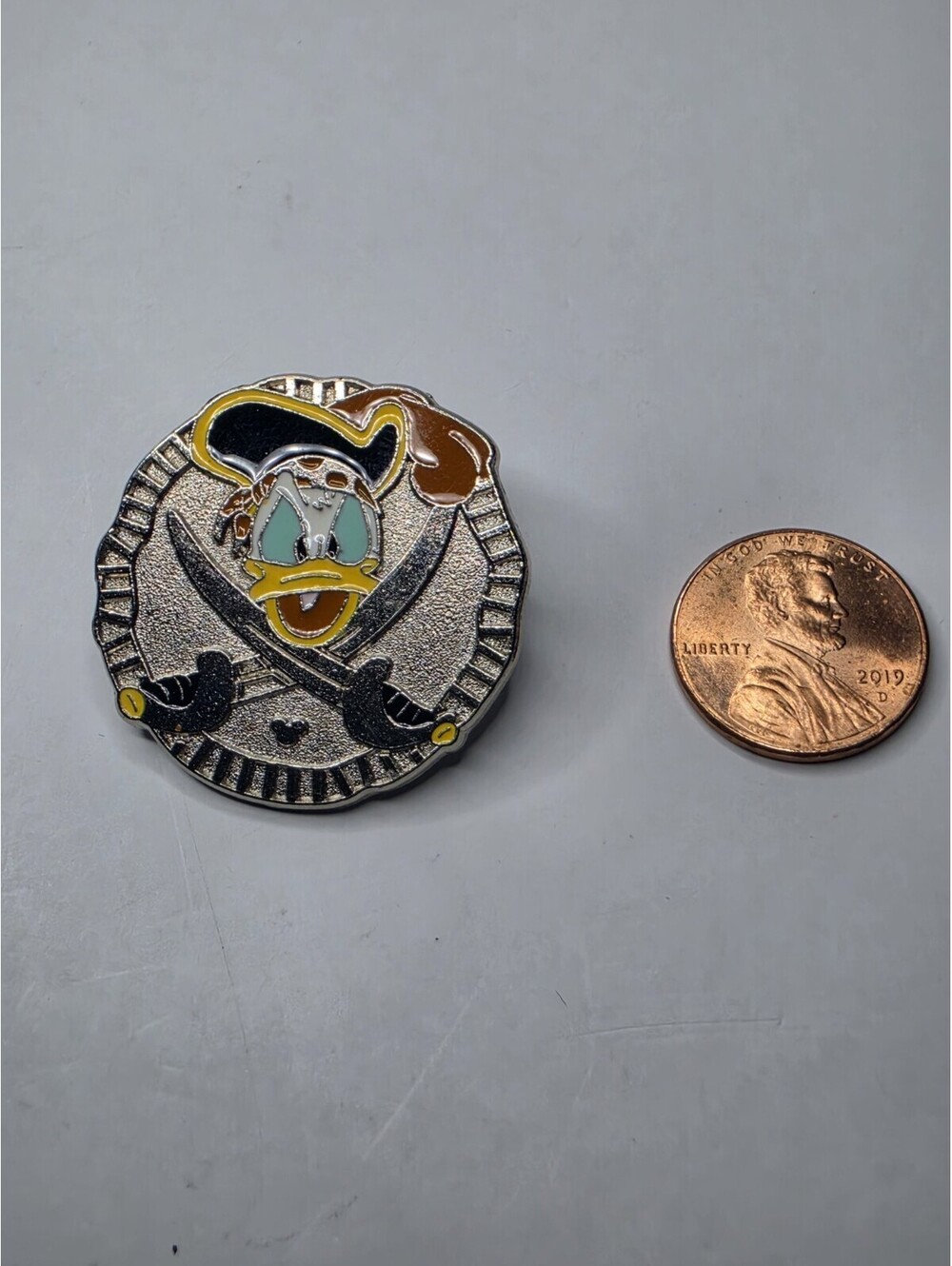 2007 Walt Disney World Hidden Mickey Series Pirate Coin Donal Duck Pin 2 of 4